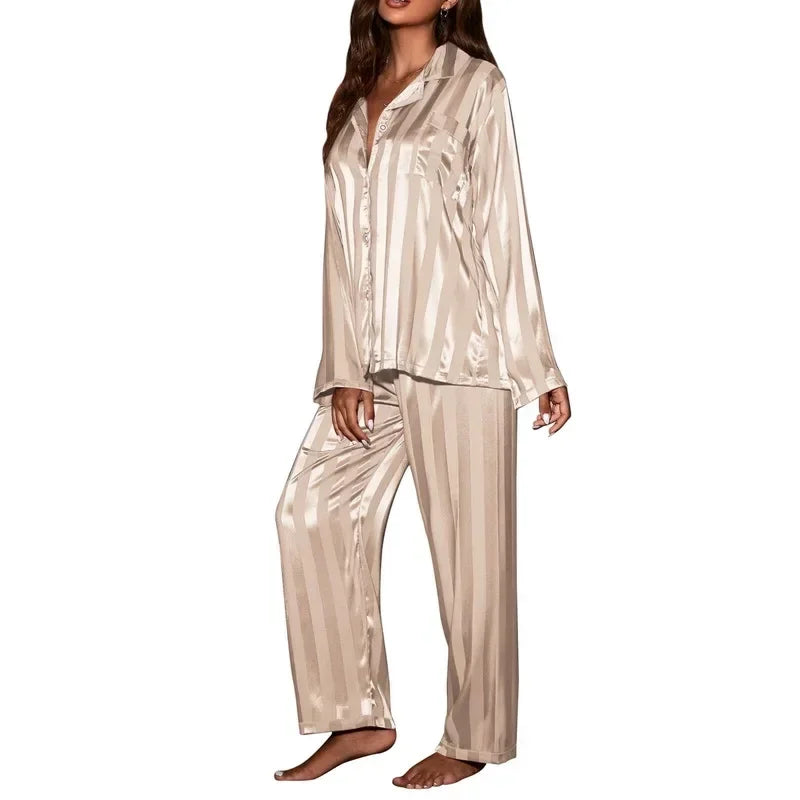 Line | Stilfuld Stribet Satin Pyjamasæt