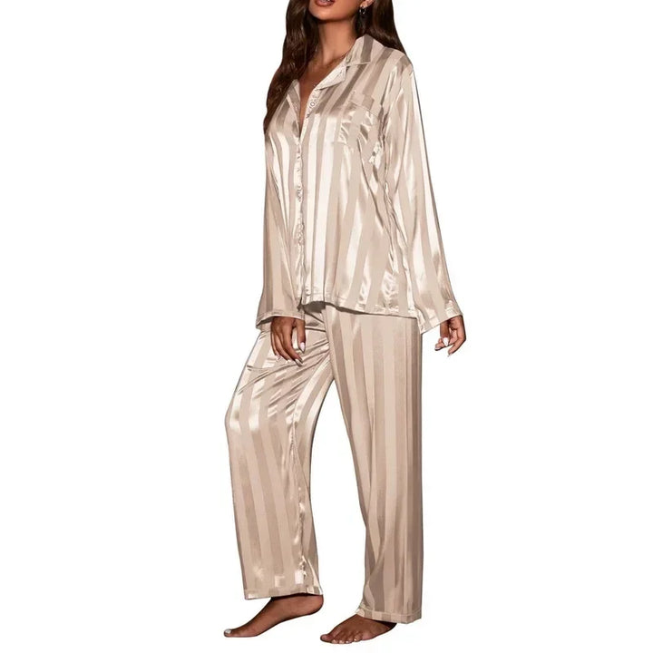 Line | Stilfuld Stribet Satin Pyjamasæt
